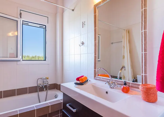 Cassandra Fiskardo By Vingli