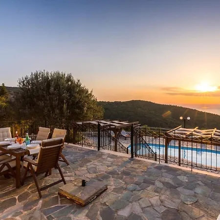 Willa Cassandra Fiskardo By *