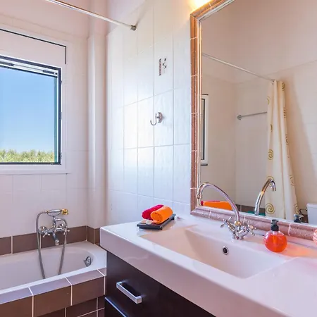 Cassandra Fiskardo By Vingli